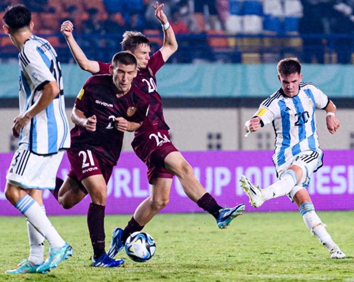 爱游戏官网-利物浦对阵梅西展开拉锯大战，最终险胜对手的简单介绍